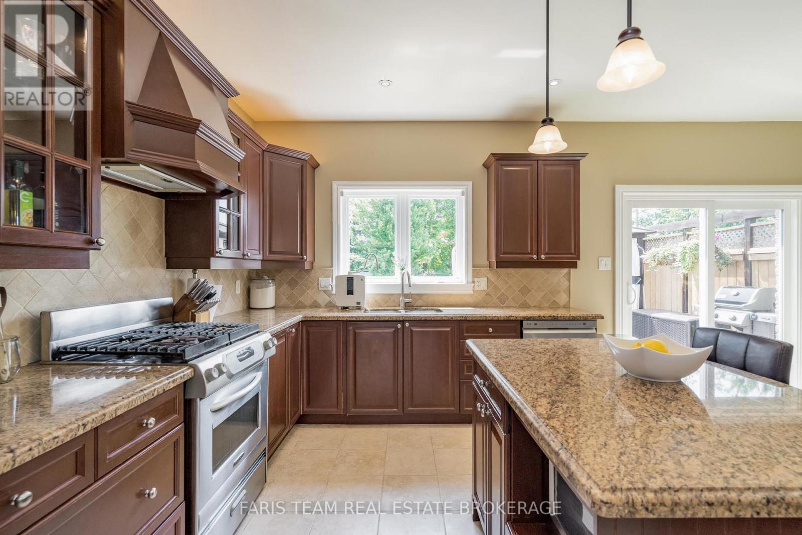 Photo 14 of 64 Red Oak Crescent, Oromedonte ON