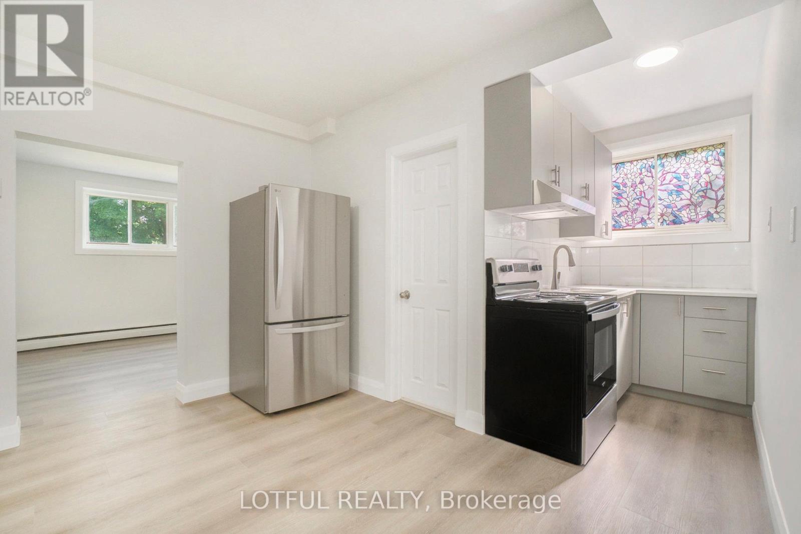 Photo 2 of 1 484 Queen Mary Street, Ottawa ON