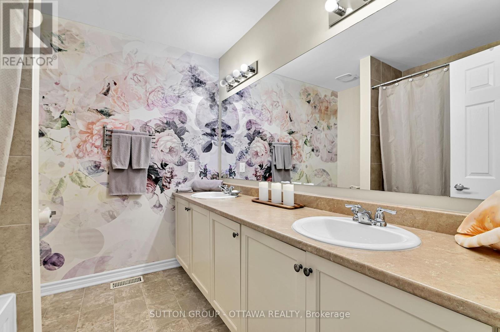 Photo 18 of 209 Dutchmans Way, Ottawa ON
