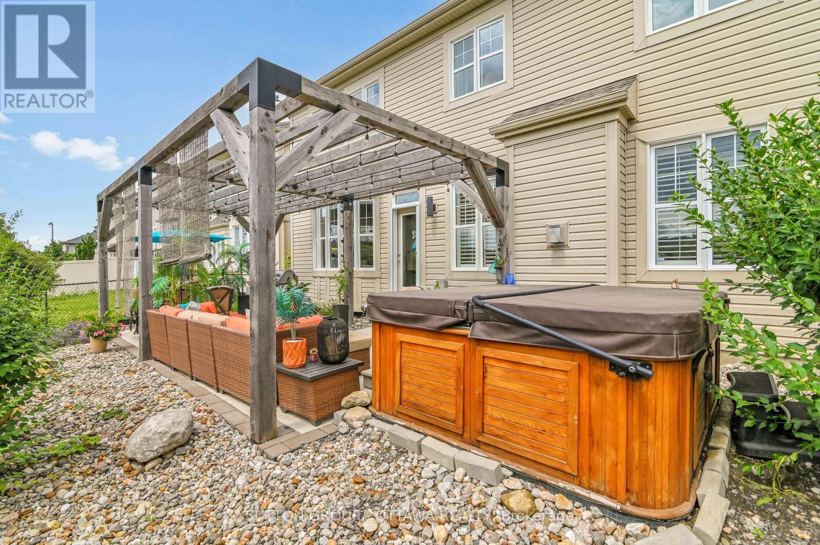 Photo 14 of 209 Dutchmans Way, Ottawa ON