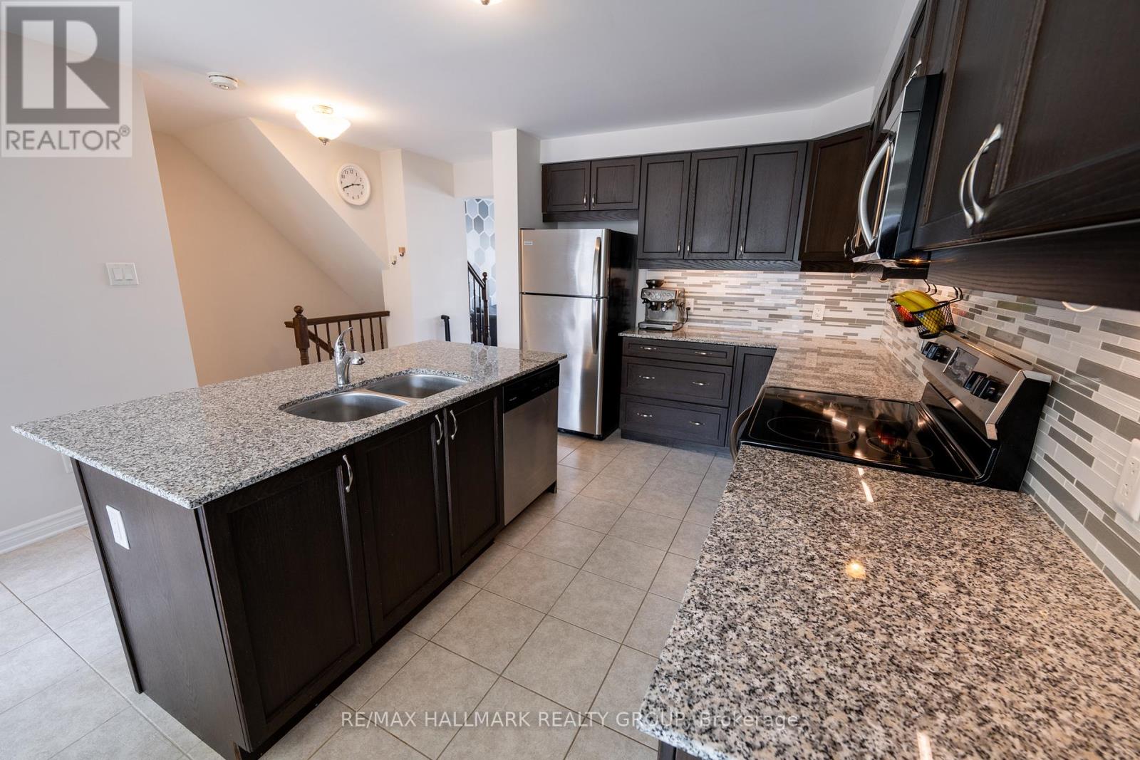 Photo 10 of 106 Gelderland Private, Ottawa ON
