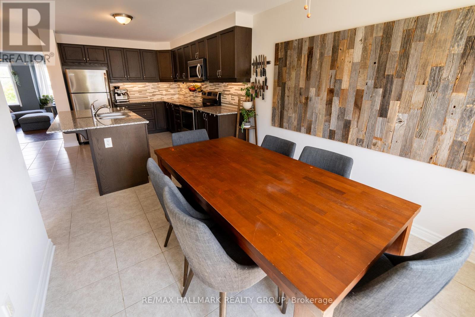 Photo 11 of 106 Gelderland Private, Ottawa ON