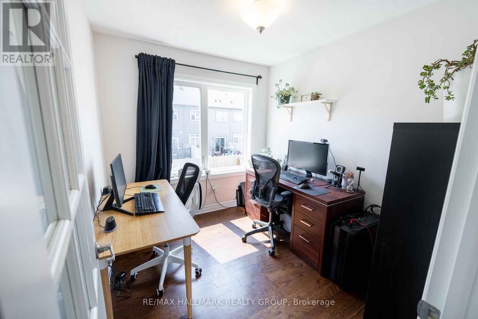 Photo 13 of 106 Gelderland Private, Ottawa ON