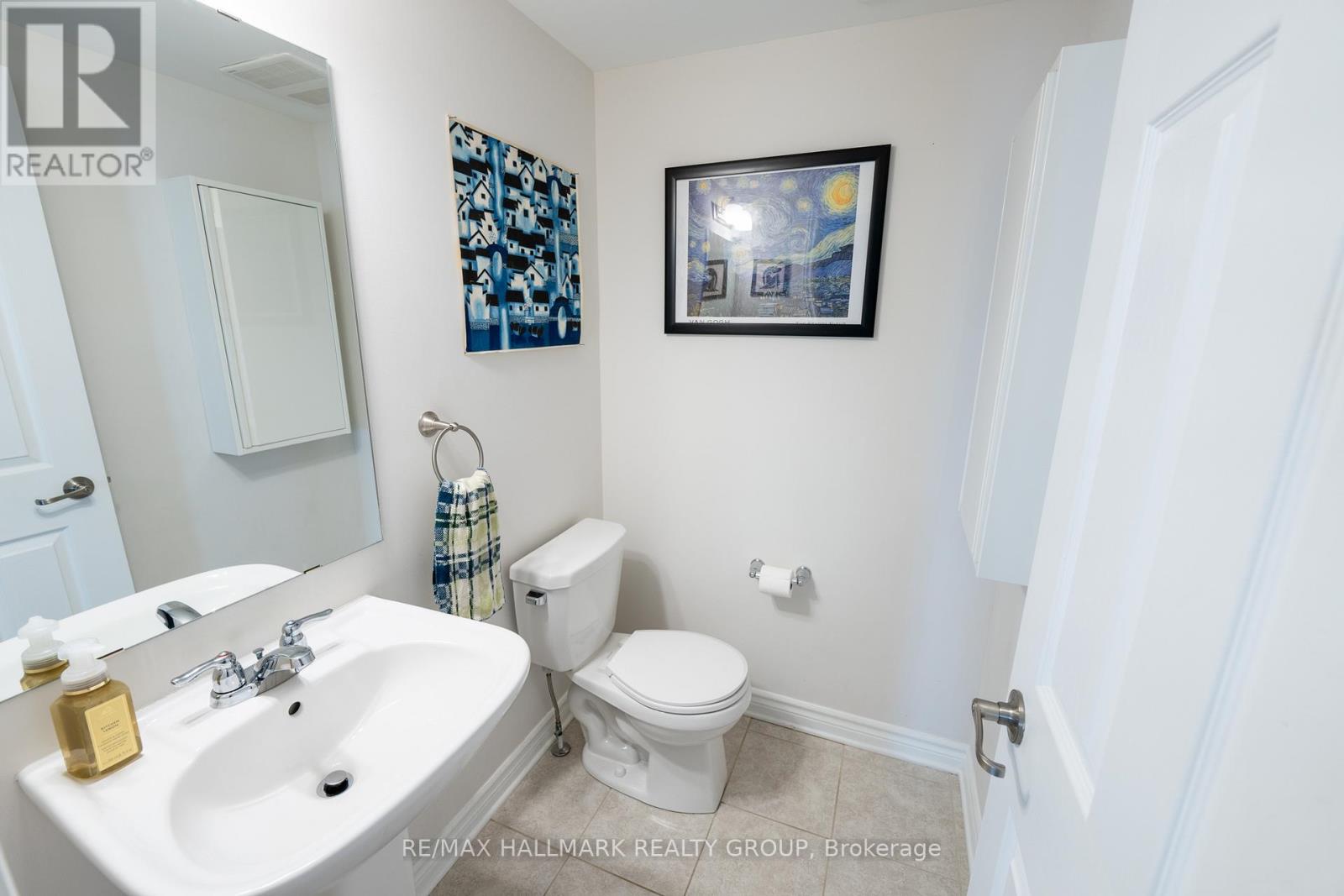 Photo 14 of 106 Gelderland Private, Ottawa ON