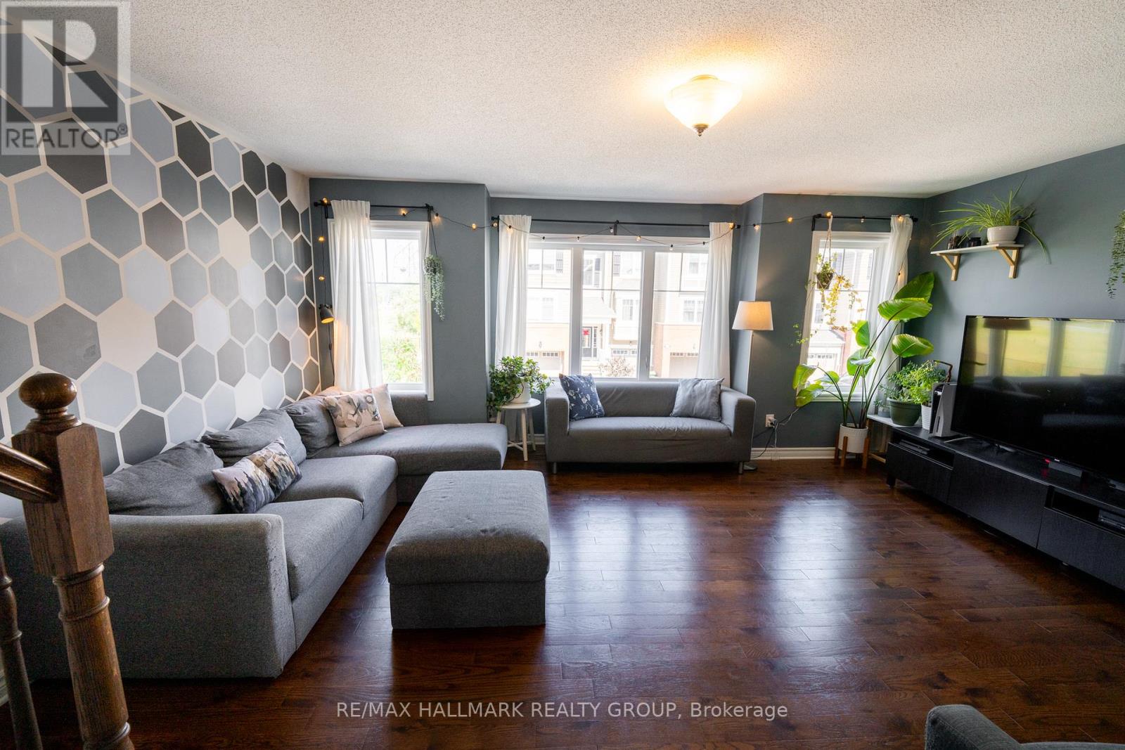 Photo 15 of 106 Gelderland Private, Ottawa ON
