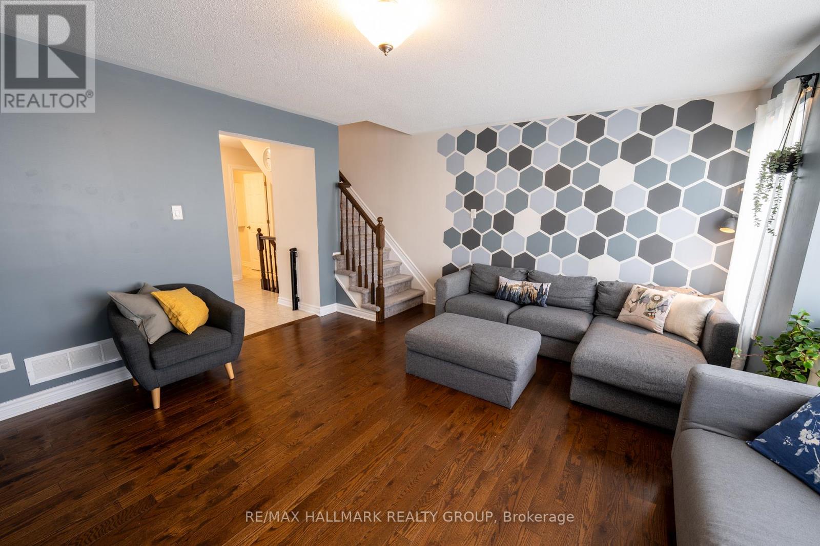 Photo 18 of 106 Gelderland Private, Ottawa ON