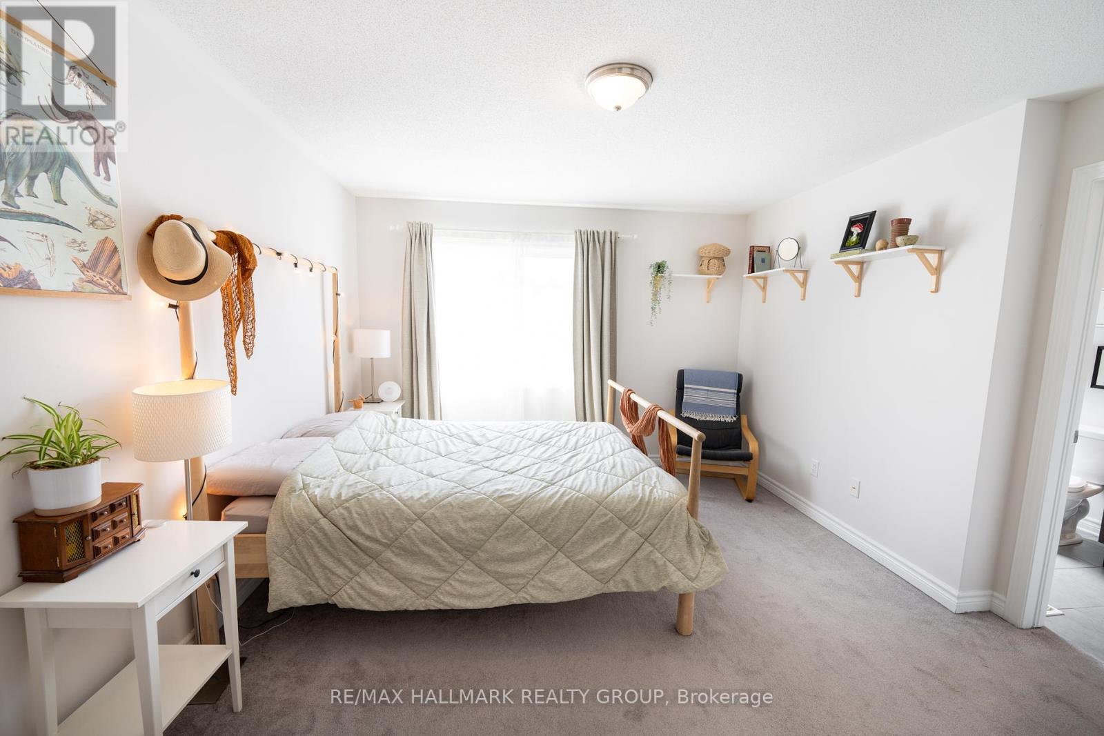 Photo 21 of 106 Gelderland Private, Ottawa ON
