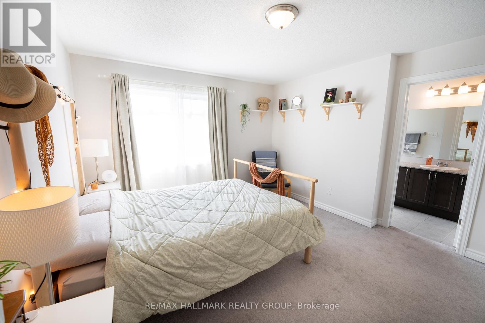 Photo 23 of 106 Gelderland Private, Ottawa ON