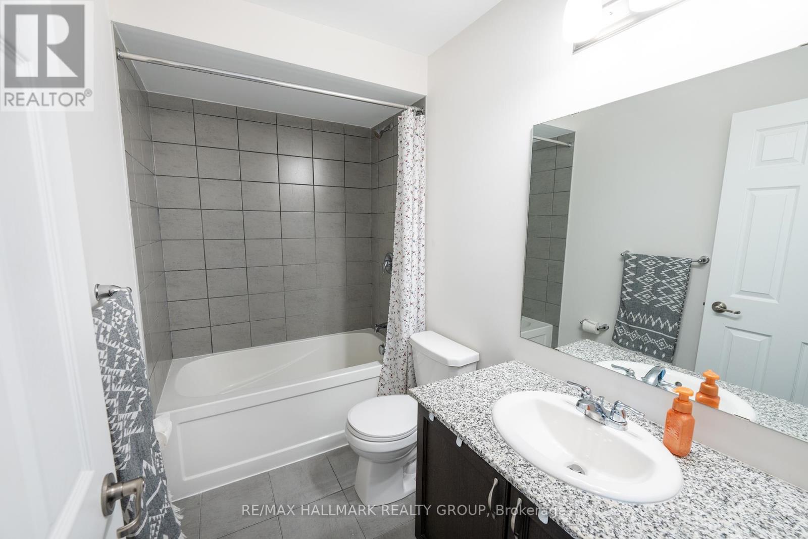 Photo 31 of 106 Gelderland Private, Ottawa ON