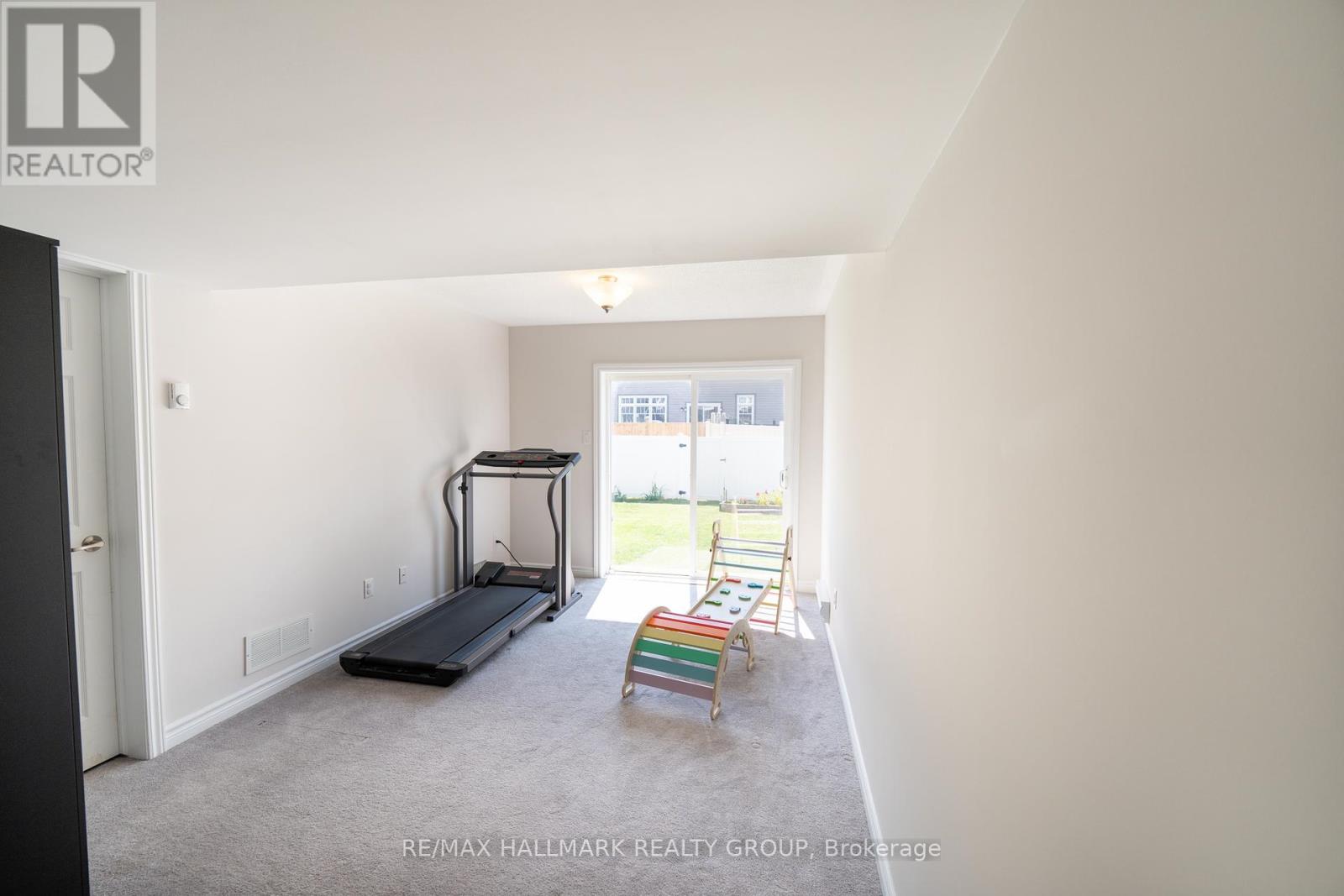 Photo 6 of 106 Gelderland Private, Ottawa ON
