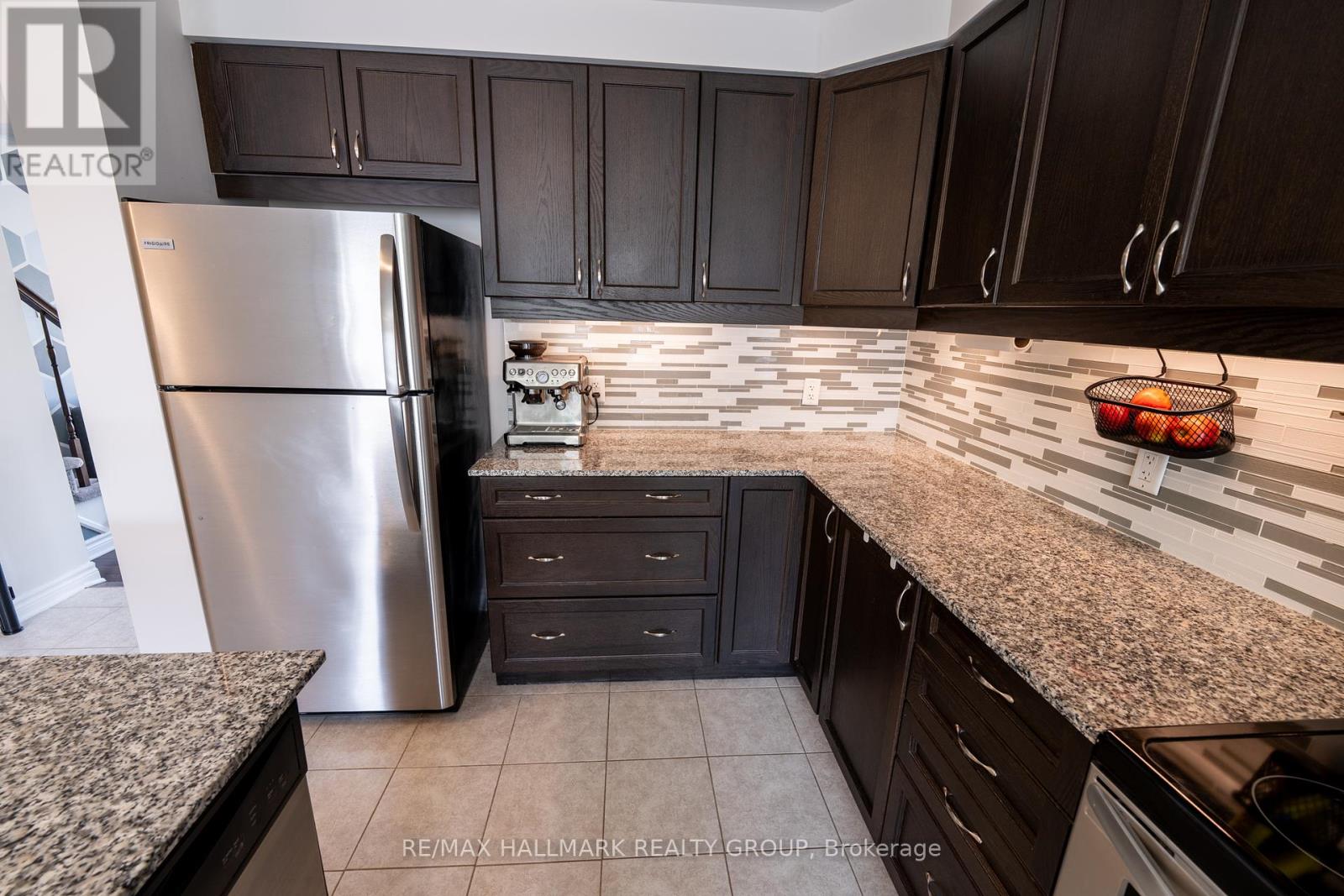 Photo 9 of 106 Gelderland Private, Ottawa ON