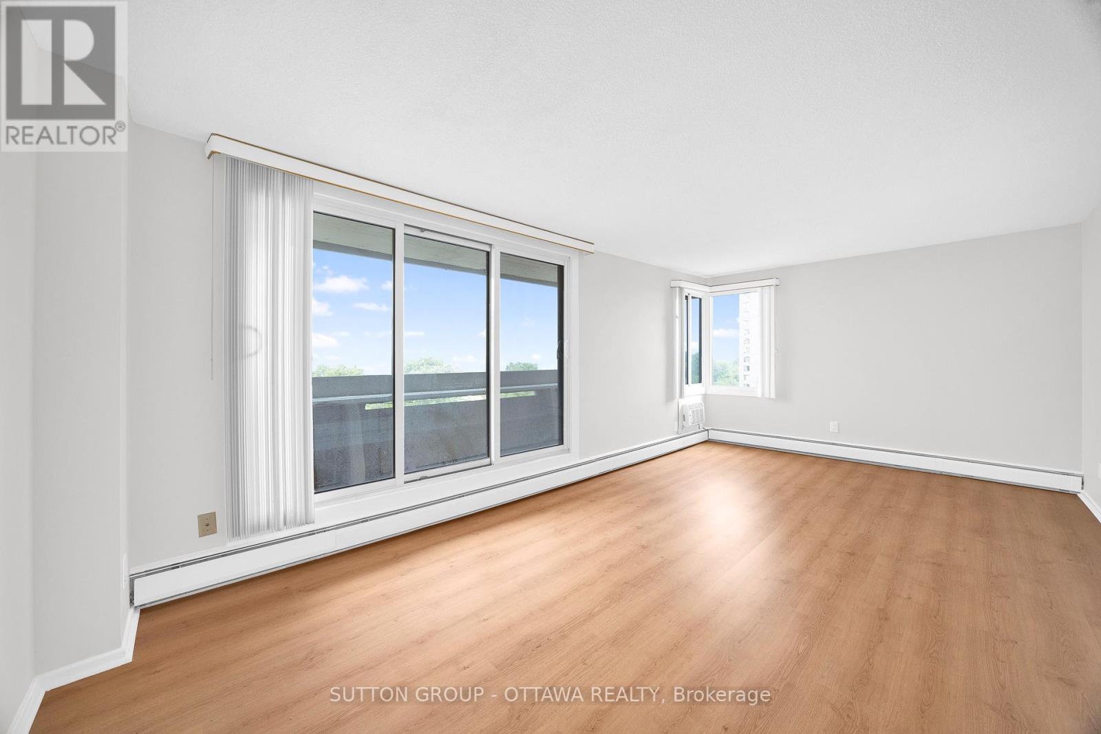 Photo 13 of 711 1171 Ambleside Drive, Ottawa ON