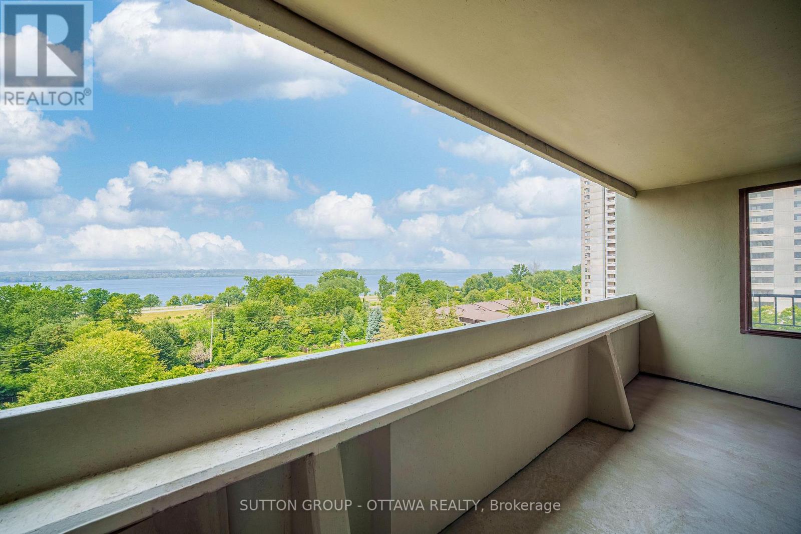 Photo 17 of 711 1171 Ambleside Drive, Ottawa ON