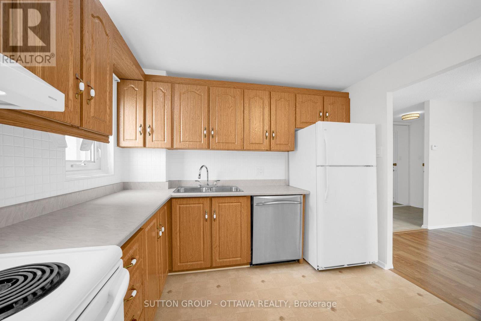 Photo 21 of 711 1171 Ambleside Drive, Ottawa ON