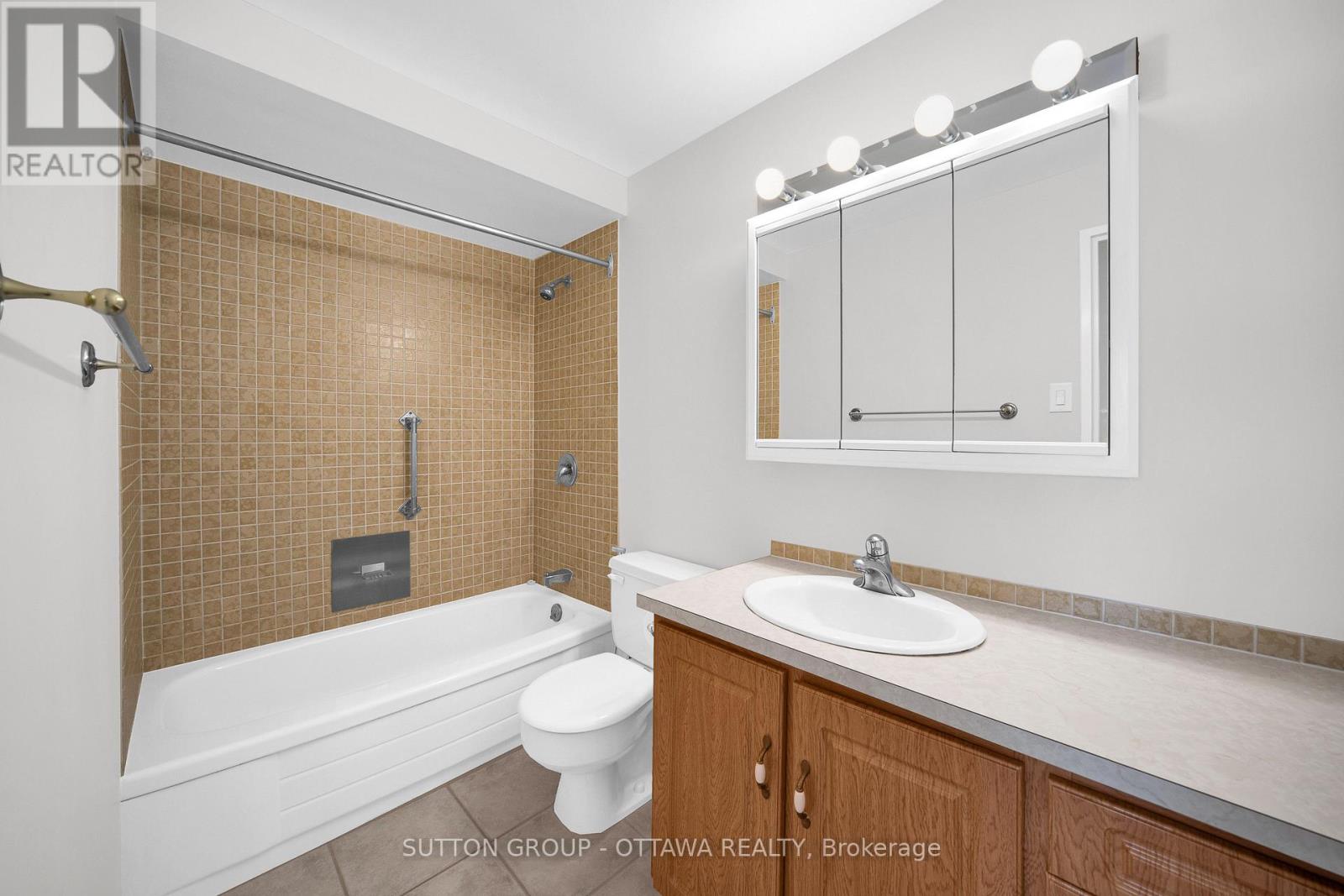 Photo 28 of 711 1171 Ambleside Drive, Ottawa ON