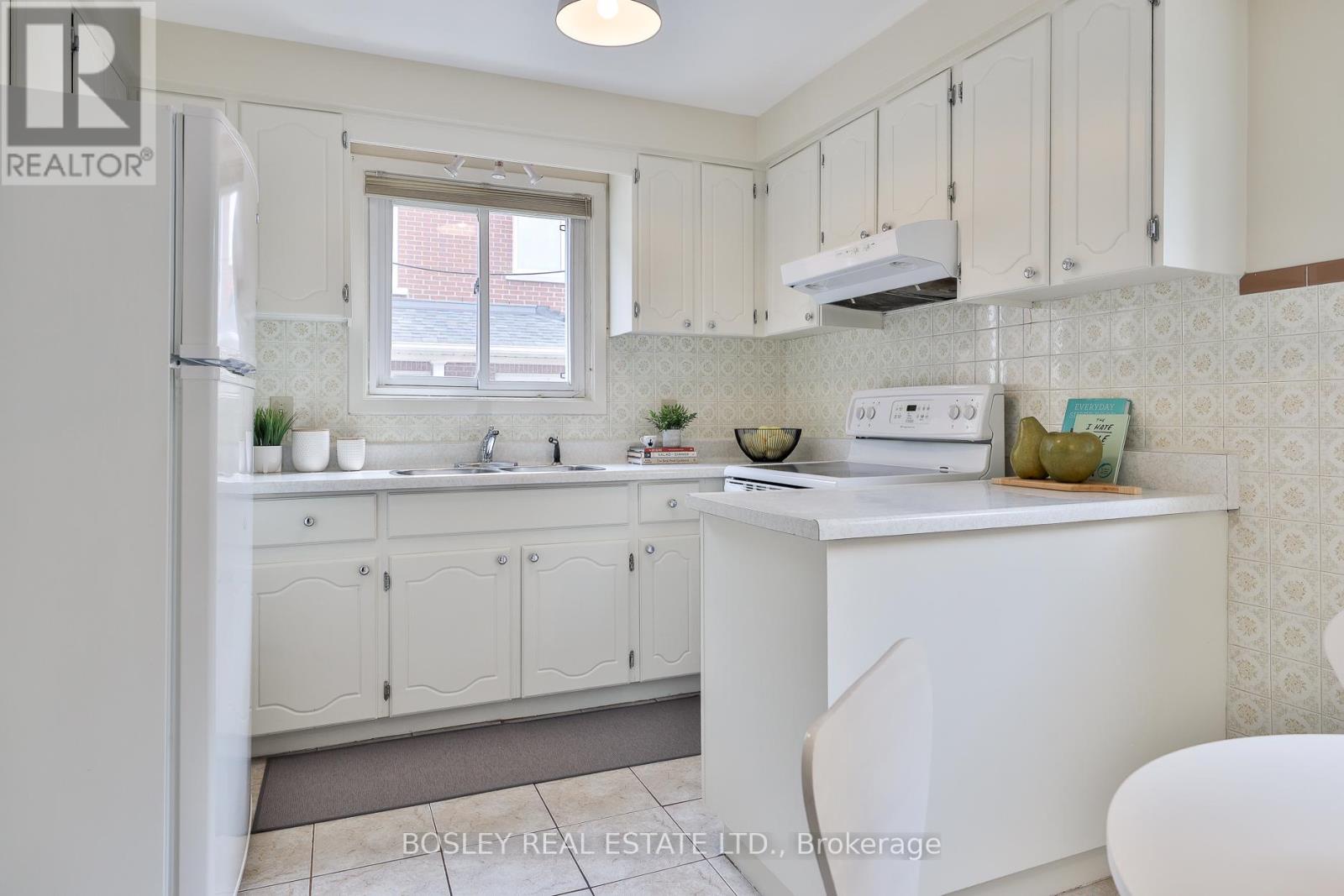Photo 4 of 15 Cremorne Avenue, Toronto ON