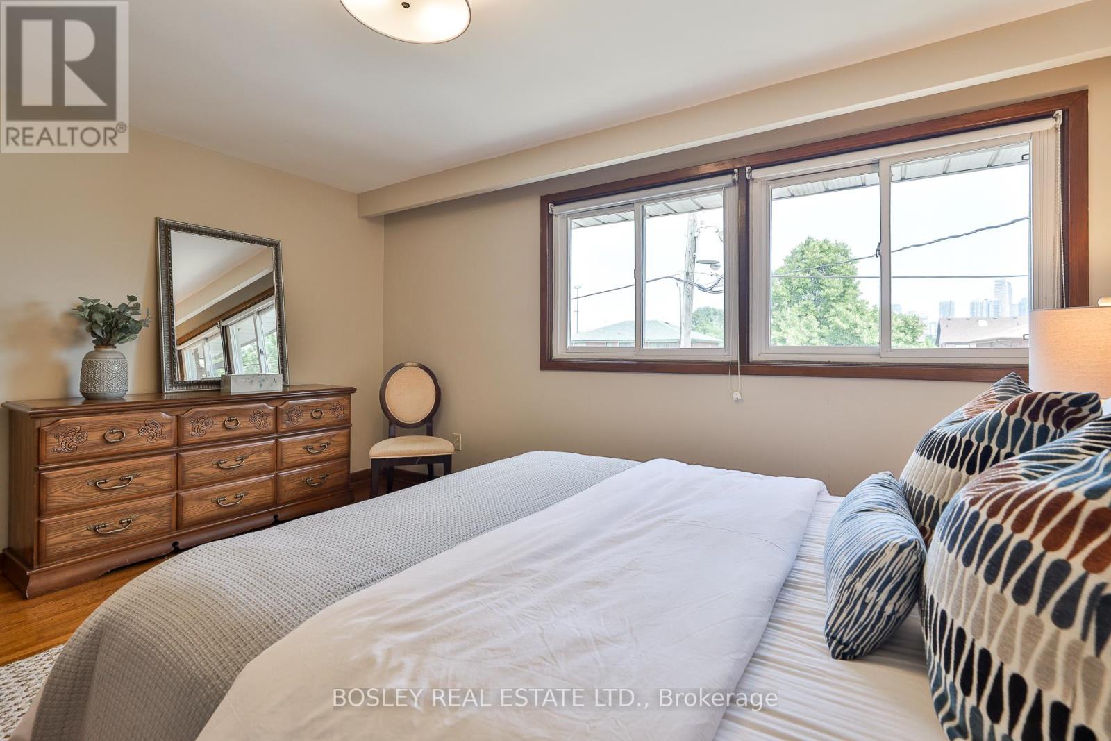 Photo 35 of 15 Cremorne Avenue, Toronto ON