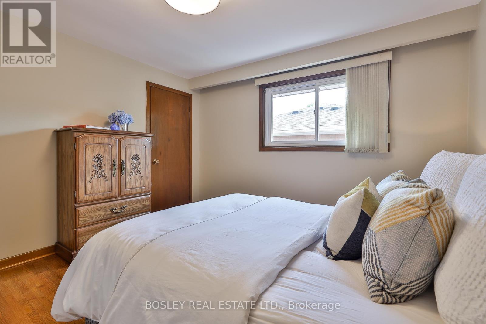 Photo 42 of 15 Cremorne Avenue, Toronto ON