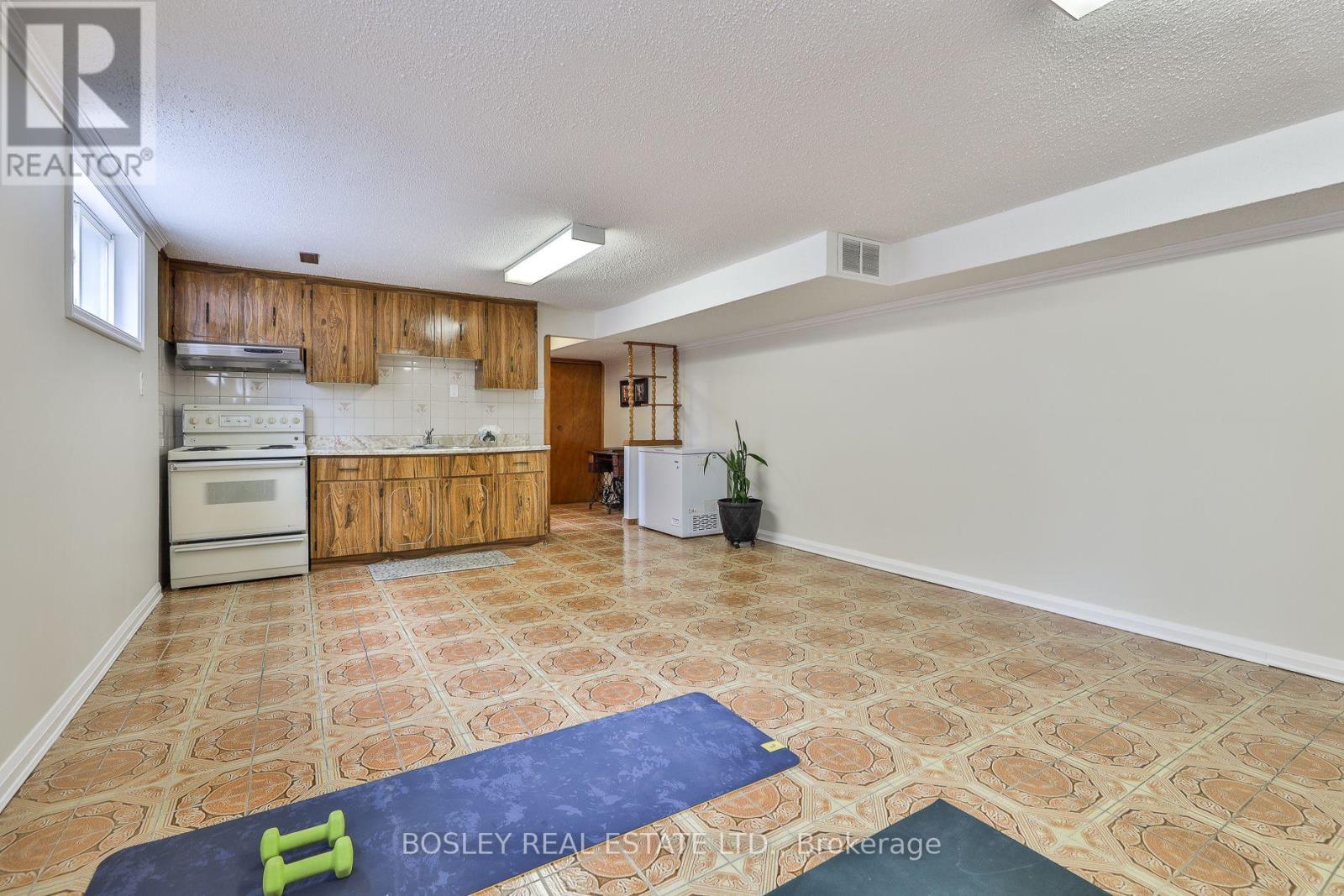 Photo 37 of 15 Cremorne Avenue, Toronto ON
