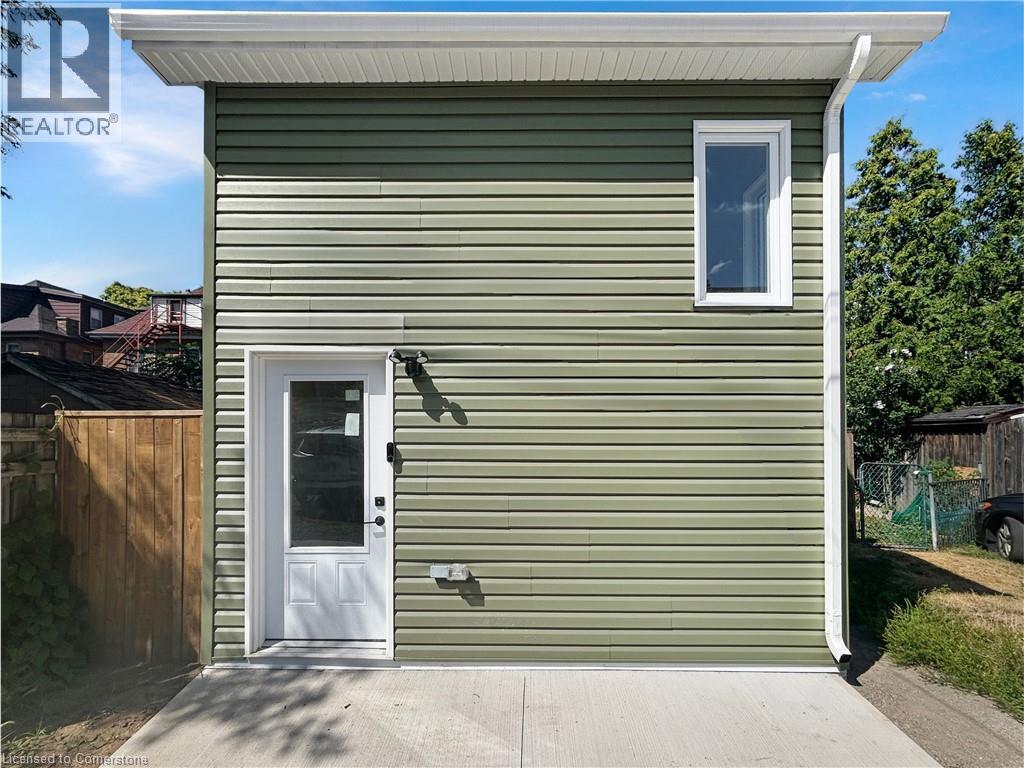 Photo 4 of 20 Elm Street, Hamilton ON