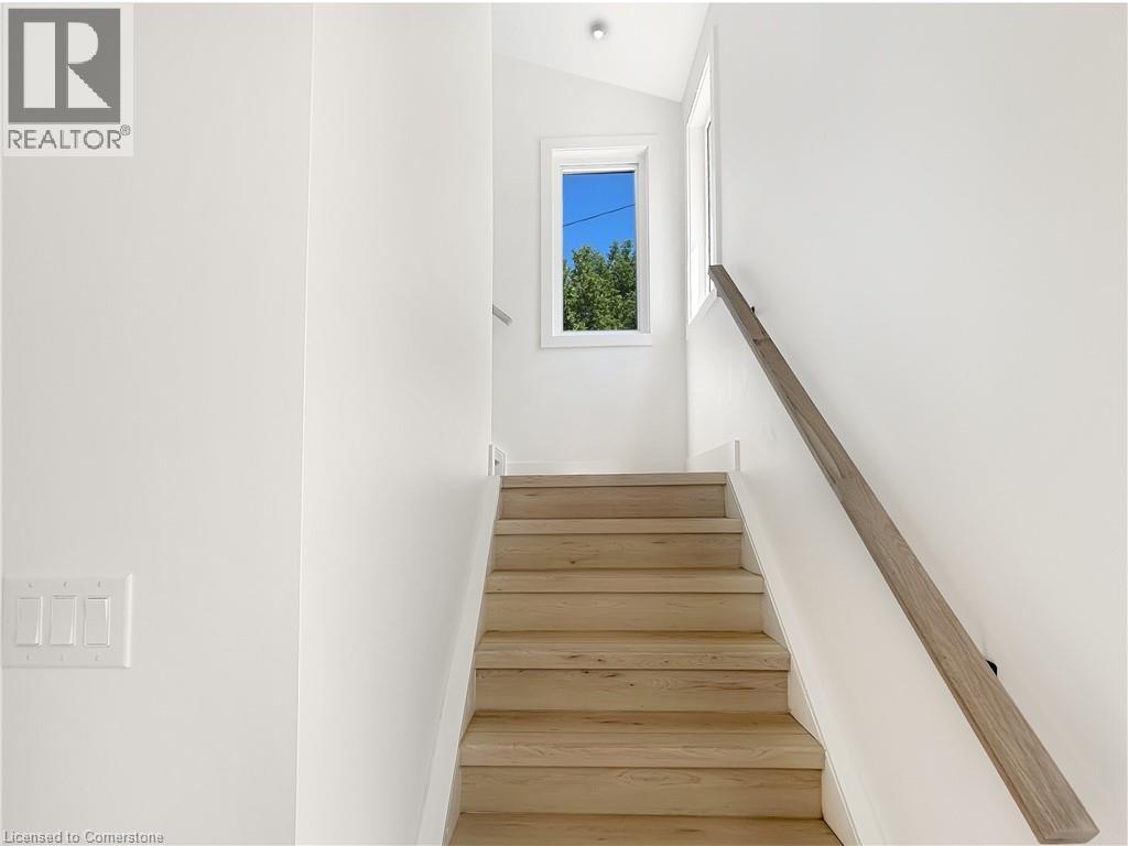 Photo 11 of 20 Elm Street, Hamilton ON