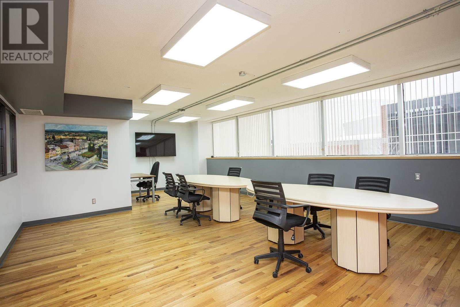 Photo 2 of 258 Queen St E, Sault Ste Marie ON