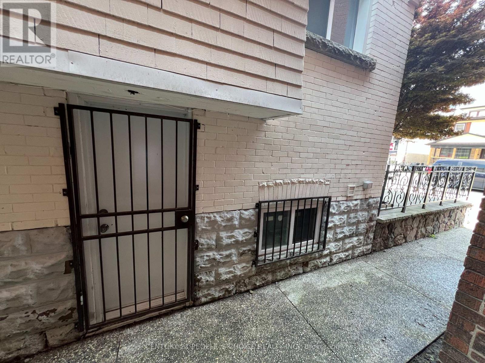Photo 3 of 4927 Victoria Avenue, Niagara Falls ON