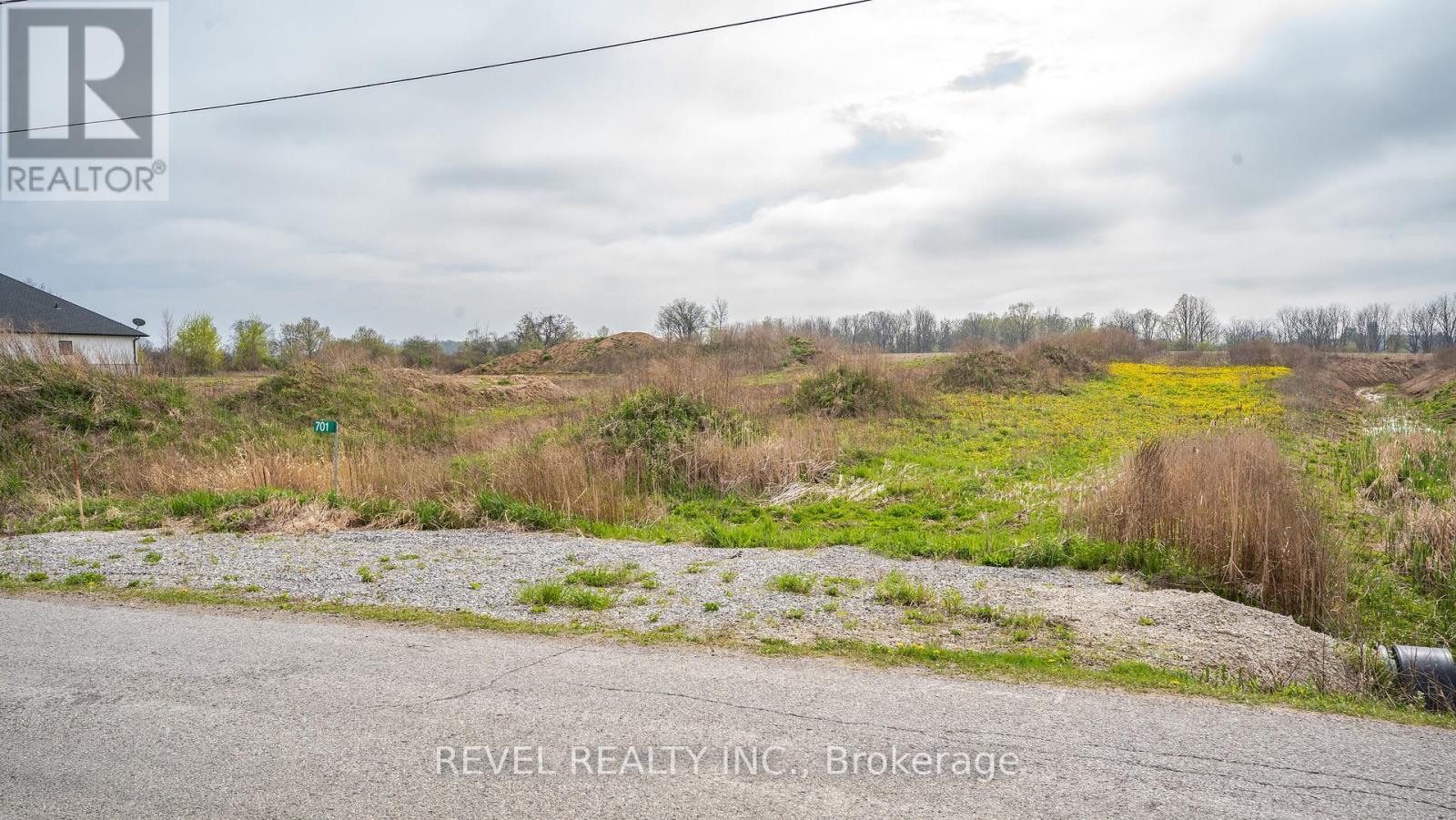 Photo 7 of 701 Villa Nova Road, Norfolk ON
