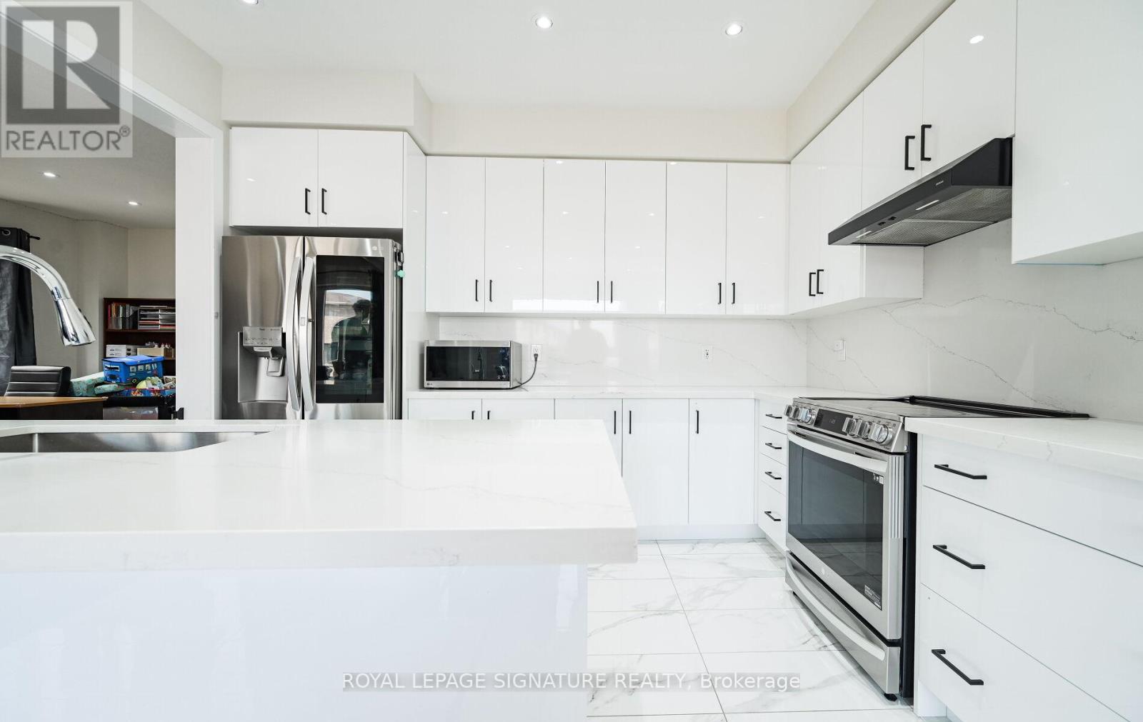Photo 16 of 56 Lilac Circle, Haldimand ON