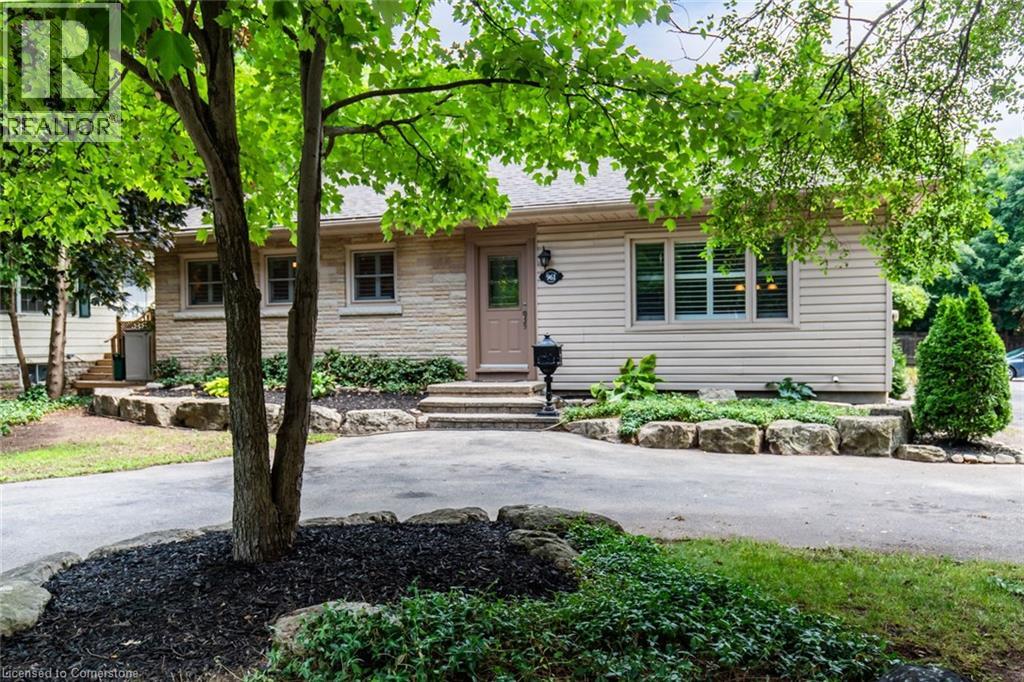 Photo 2 of 961 Shadeland Avenue, Burlington ON