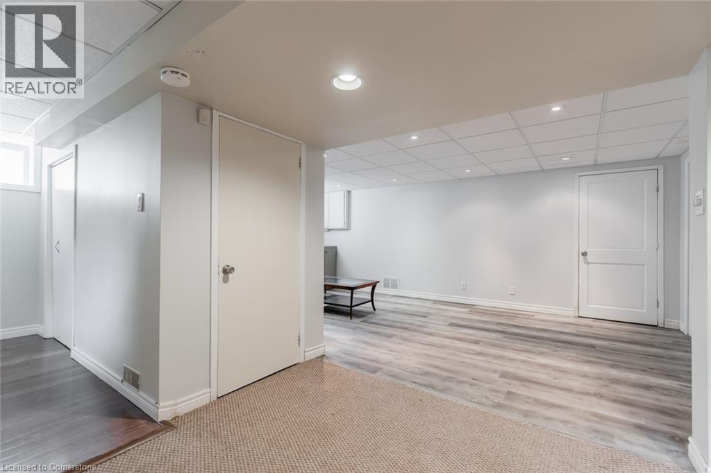 Photo 20 of 961 Shadeland Avenue, Burlington ON