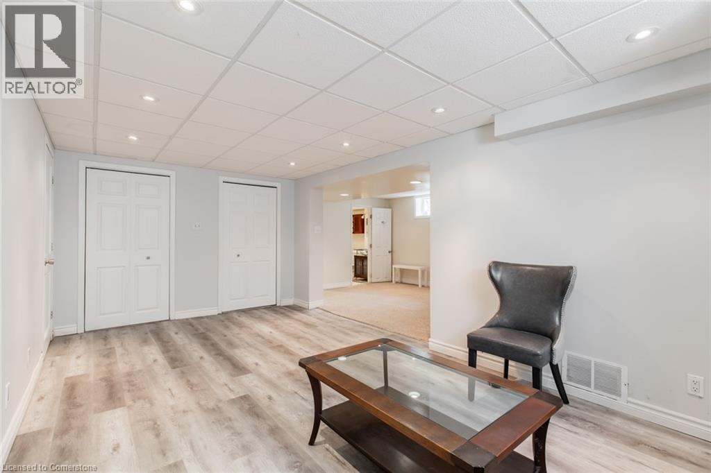 Photo 23 of 961 Shadeland Avenue, Burlington ON