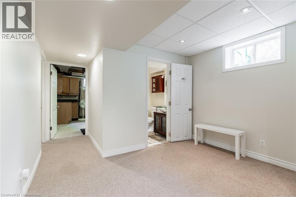 Photo 24 of 961 Shadeland Avenue, Burlington ON