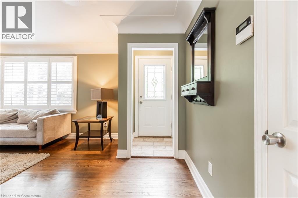 Photo 3 of 961 Shadeland Avenue, Burlington ON