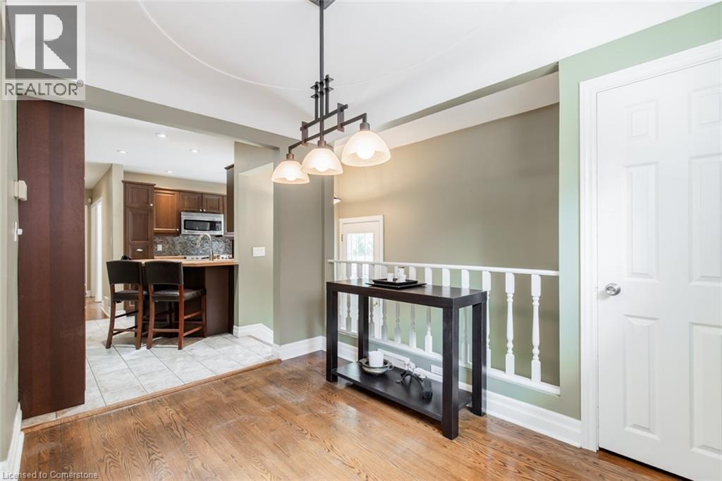 Photo 8 of 961 Shadeland Avenue, Burlington ON