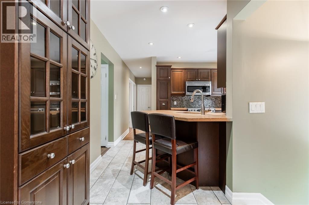 Photo 9 of 961 Shadeland Avenue, Burlington ON