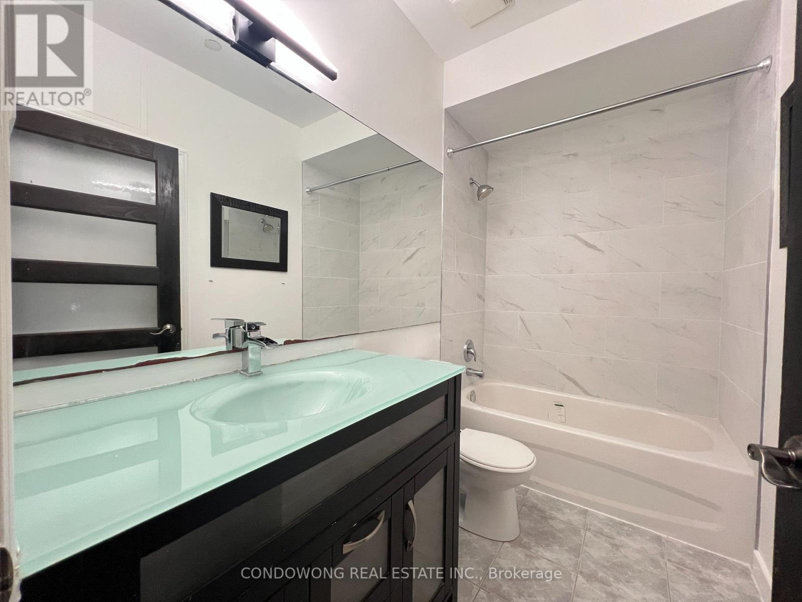 Photo 6 of 702 393 King Street W, Toronto ON