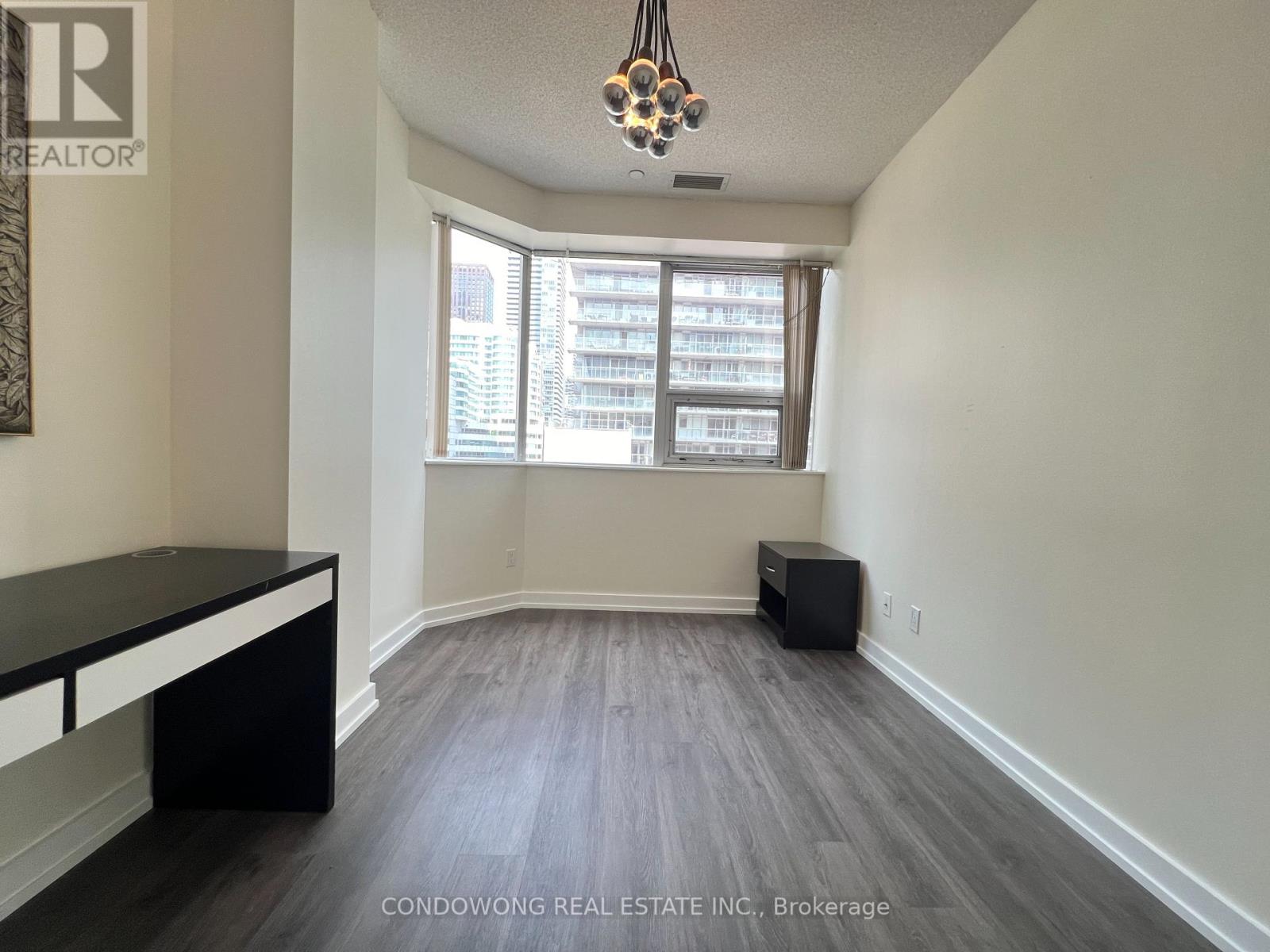 Photo 3 of 702 393 King Street W, Toronto ON