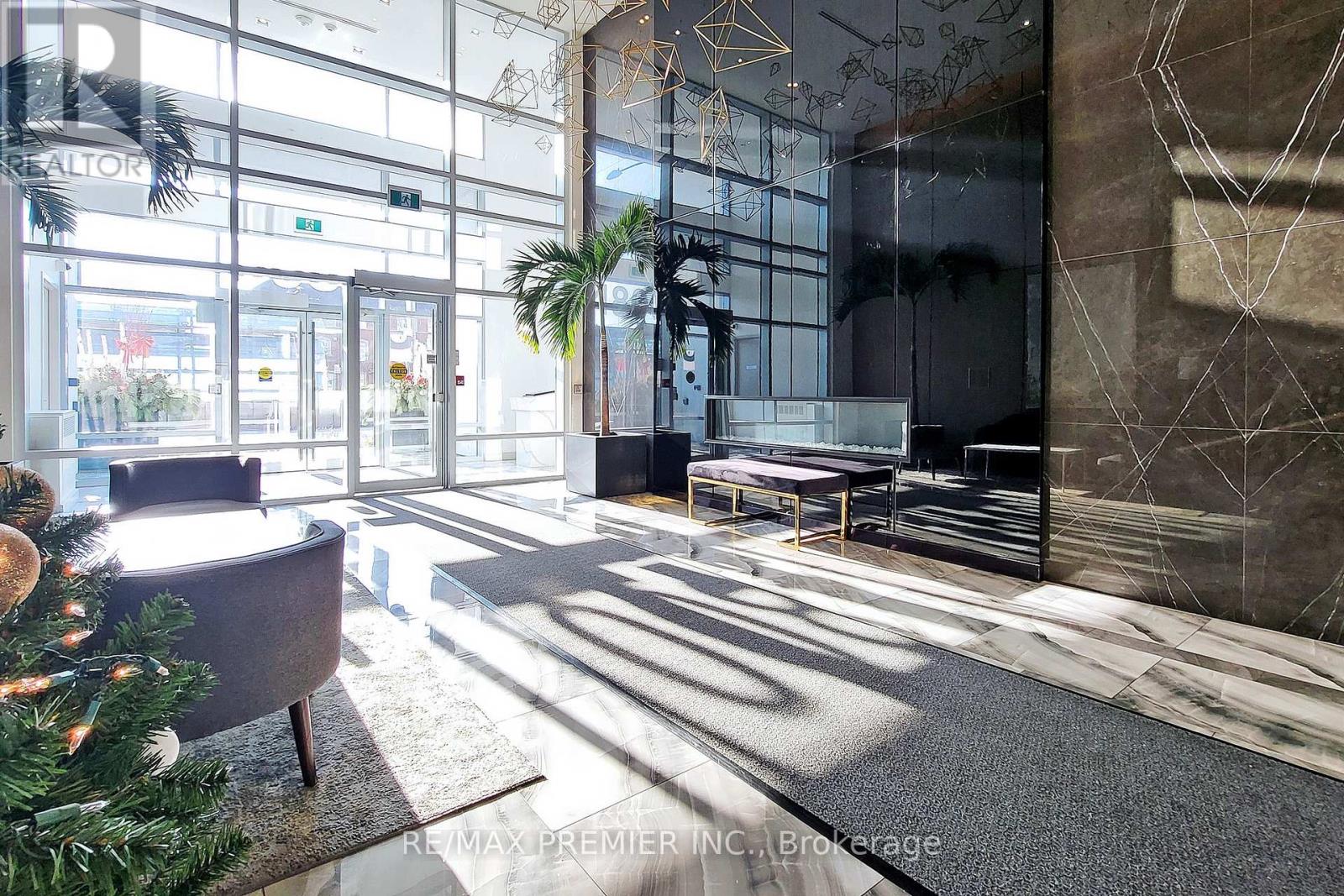Photo 18 of 119 4800 Highway 7 Road, Vaughan ON