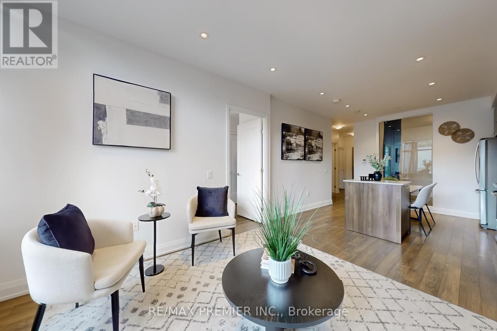 Photo 1 of 119 4800 Highway 7 Road, Vaughan ON
