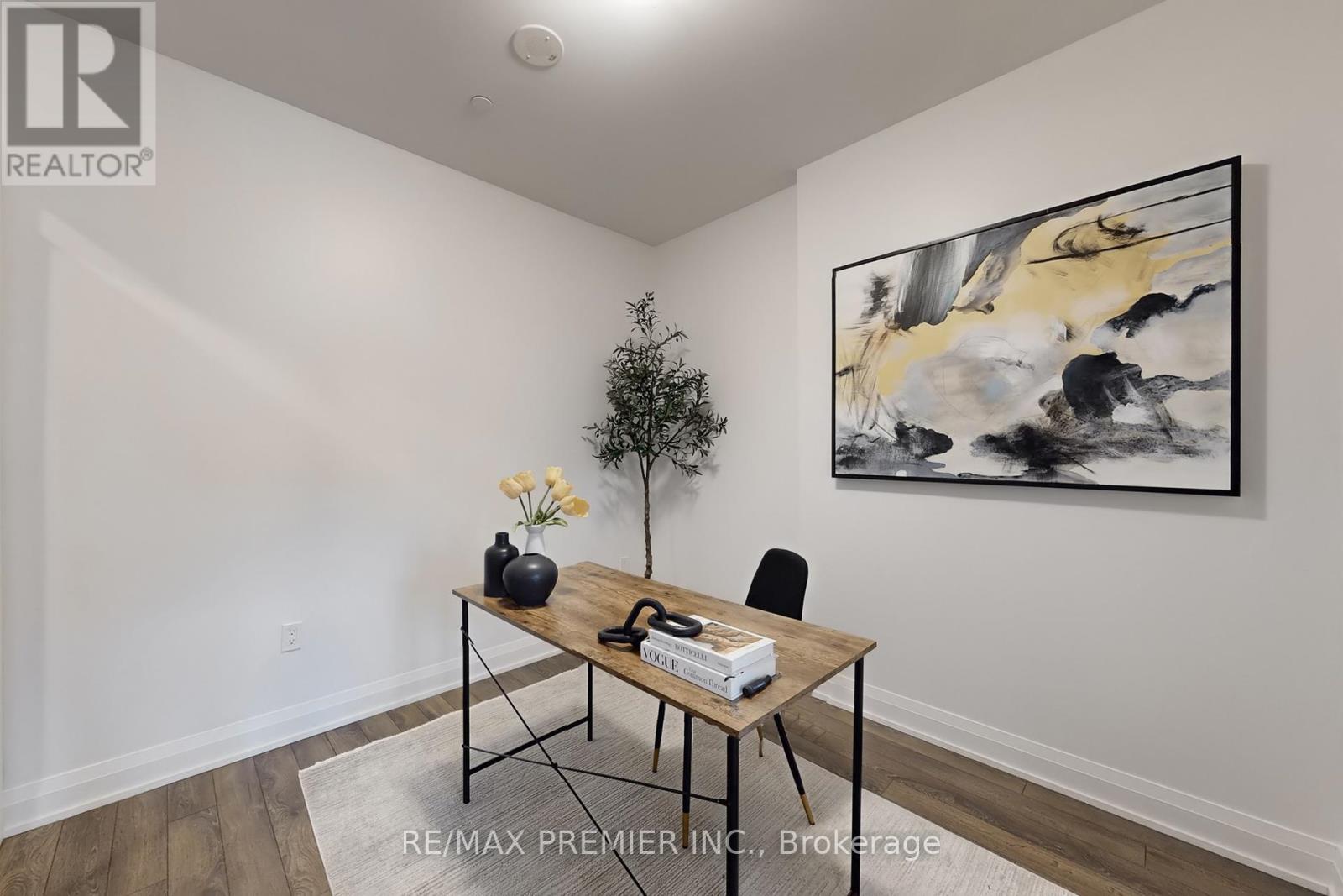 Photo 3 of 119 4800 Highway 7 Road, Vaughan ON