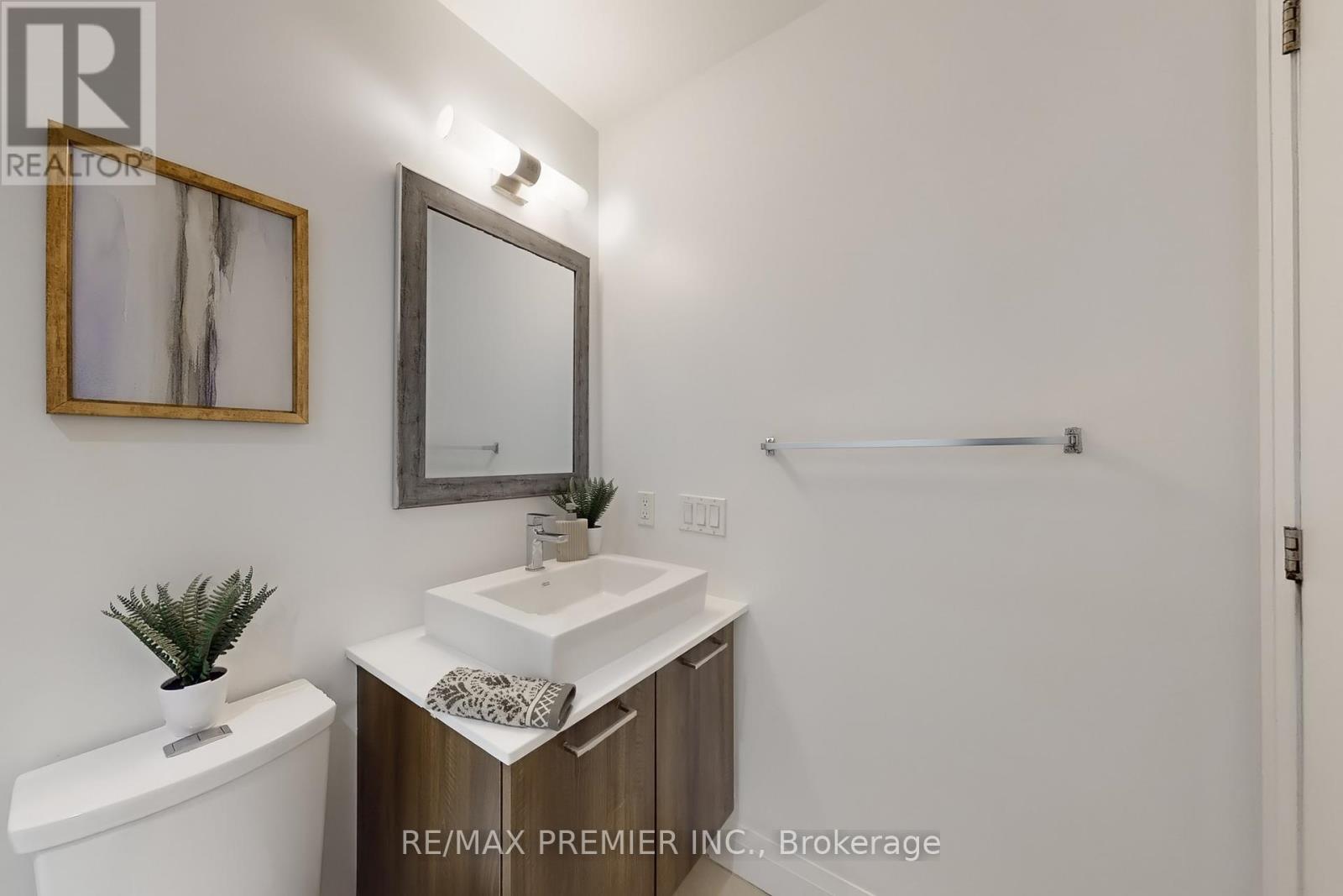 Photo 31 of 119 4800 Highway 7 Road, Vaughan ON