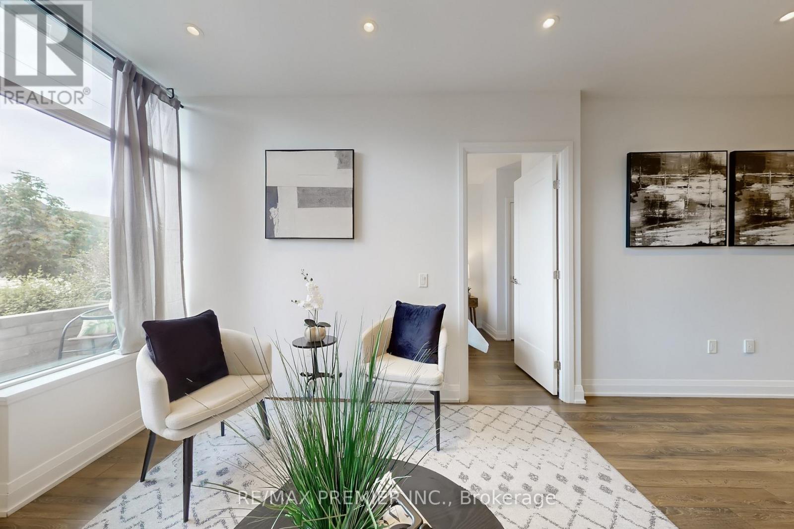 Photo 17 of 119 4800 Highway 7 Road, Vaughan ON