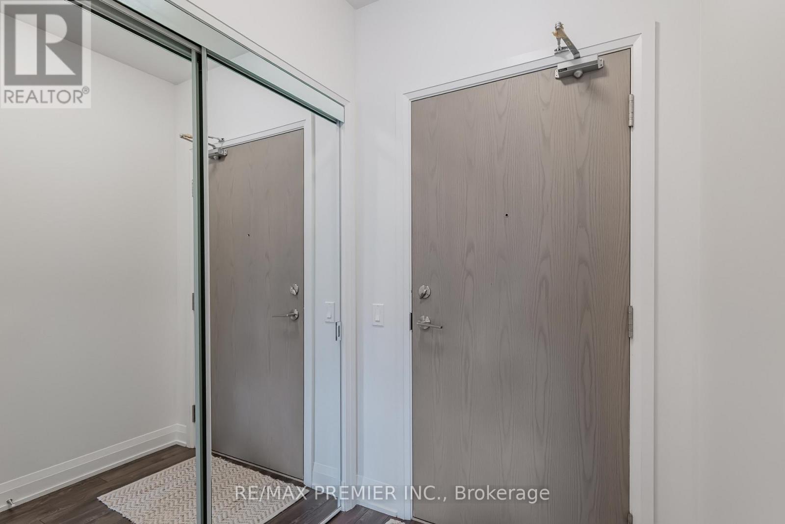 Photo 33 of 119 4800 Highway 7 Road, Vaughan ON