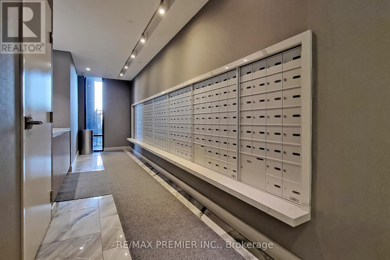 Photo 41 of 119 4800 Highway 7 Road, Vaughan ON