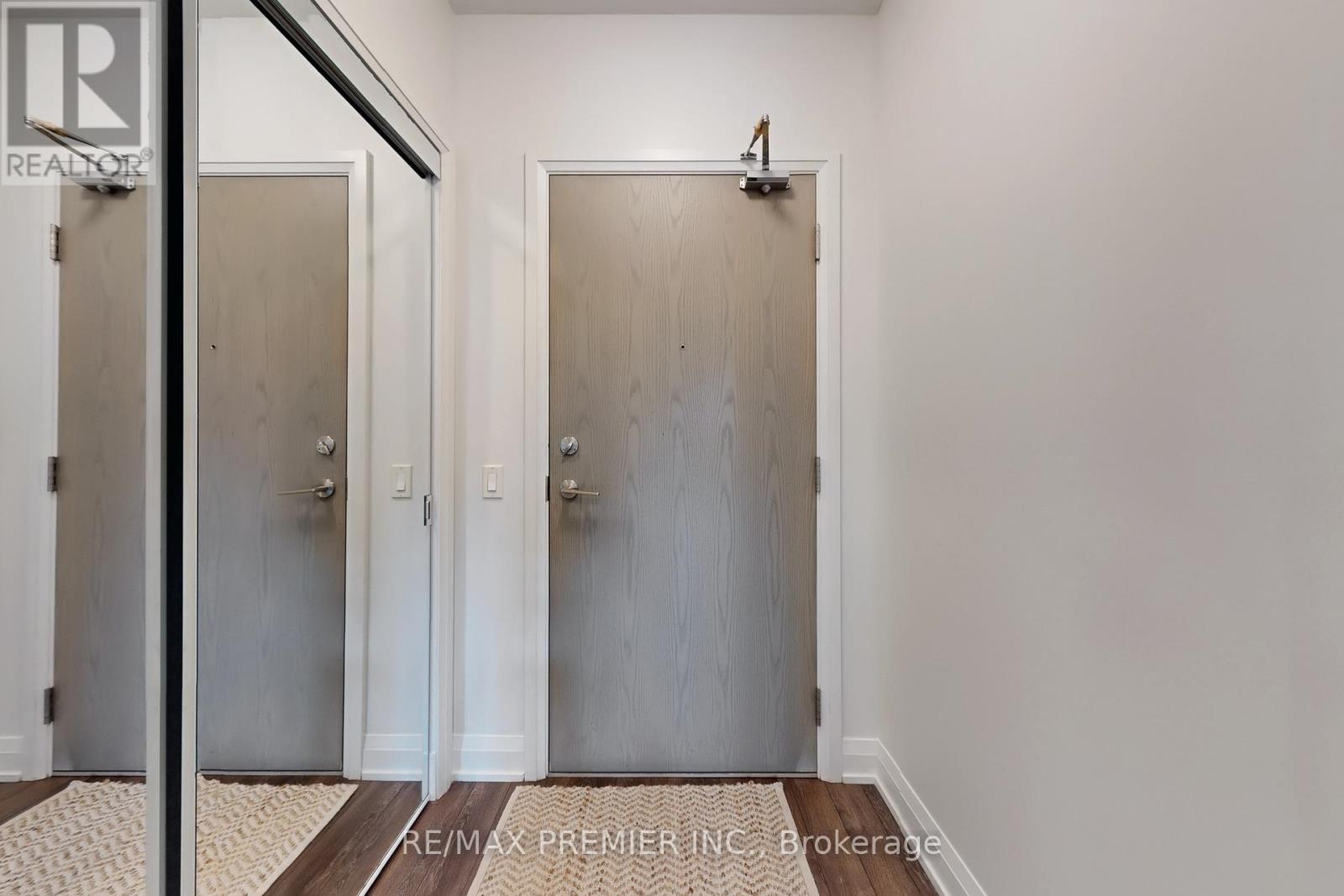 Photo 9 of 119 4800 Highway 7 Road, Vaughan ON