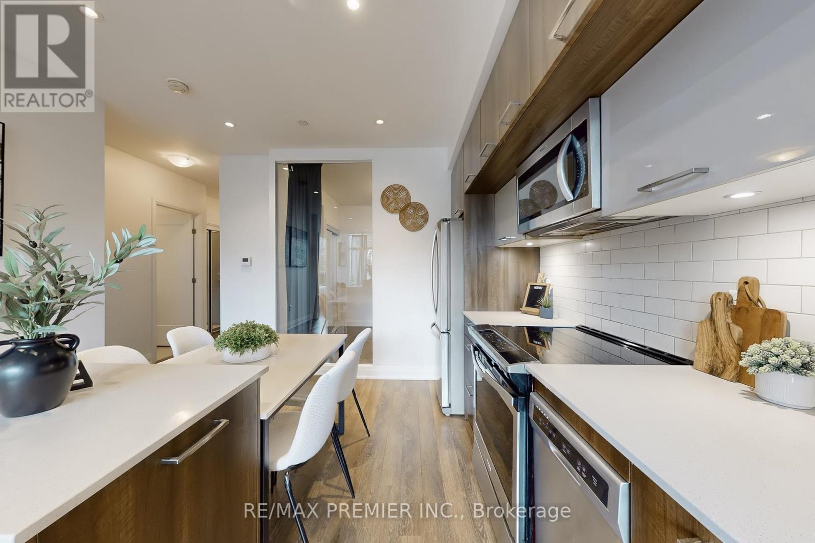 Photo 21 of 119 4800 Highway 7 Road, Vaughan ON
