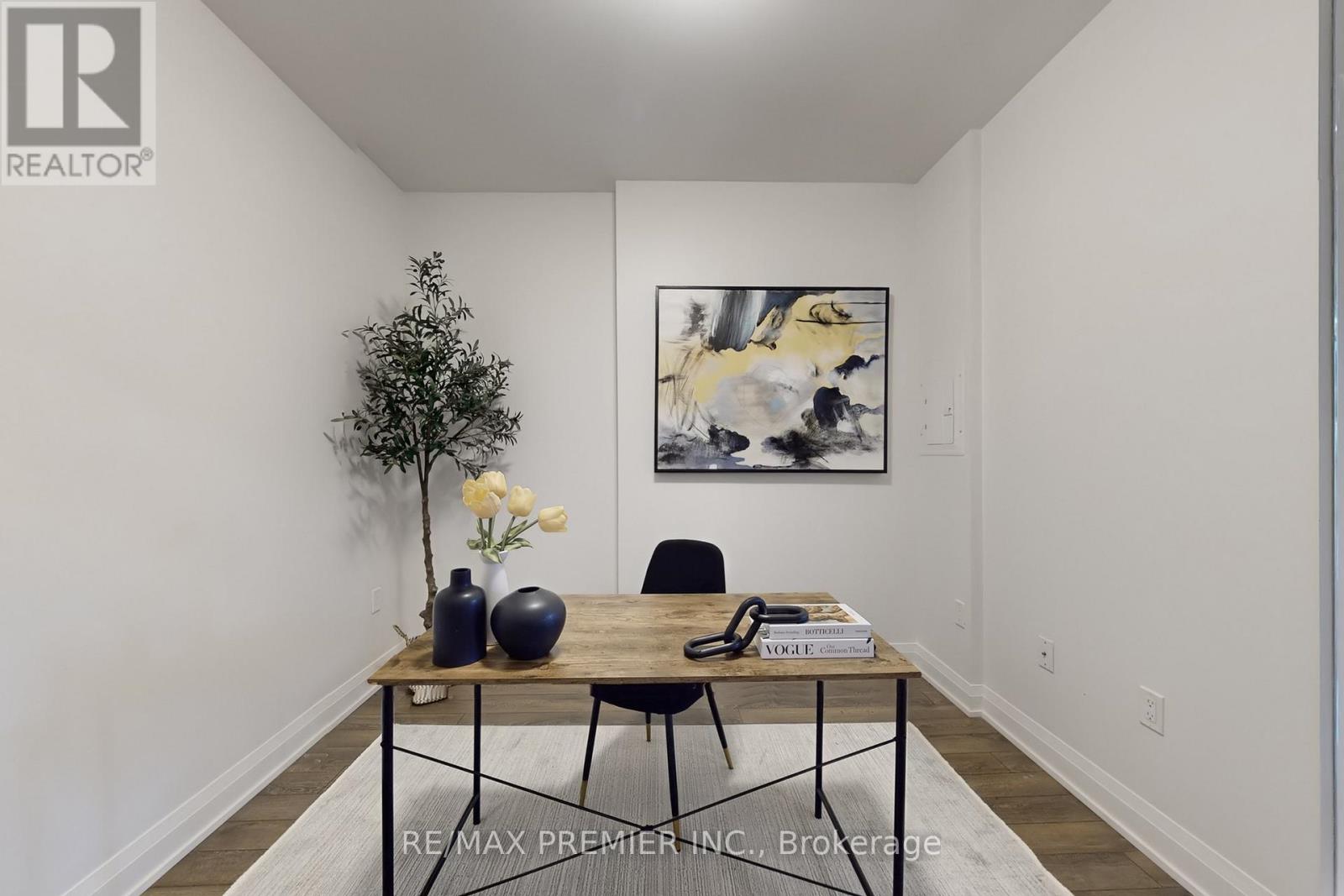 Photo 15 of 119 4800 Highway 7 Road, Vaughan ON