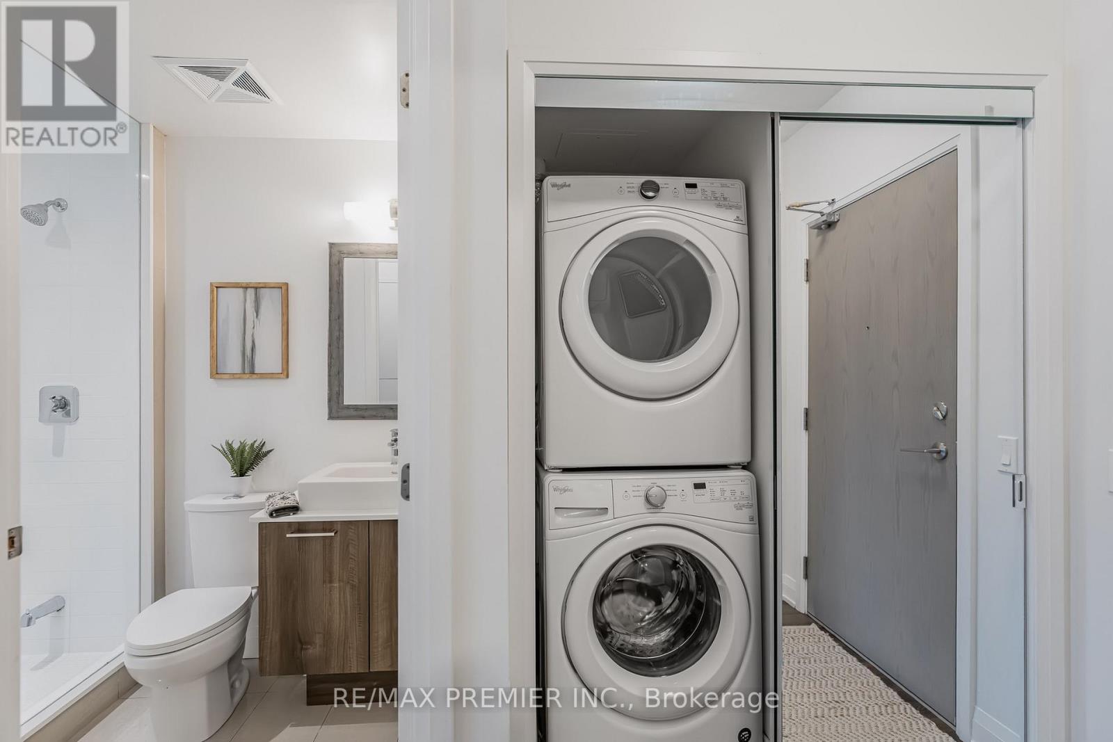 Photo 22 of 119 4800 Highway 7 Road, Vaughan ON