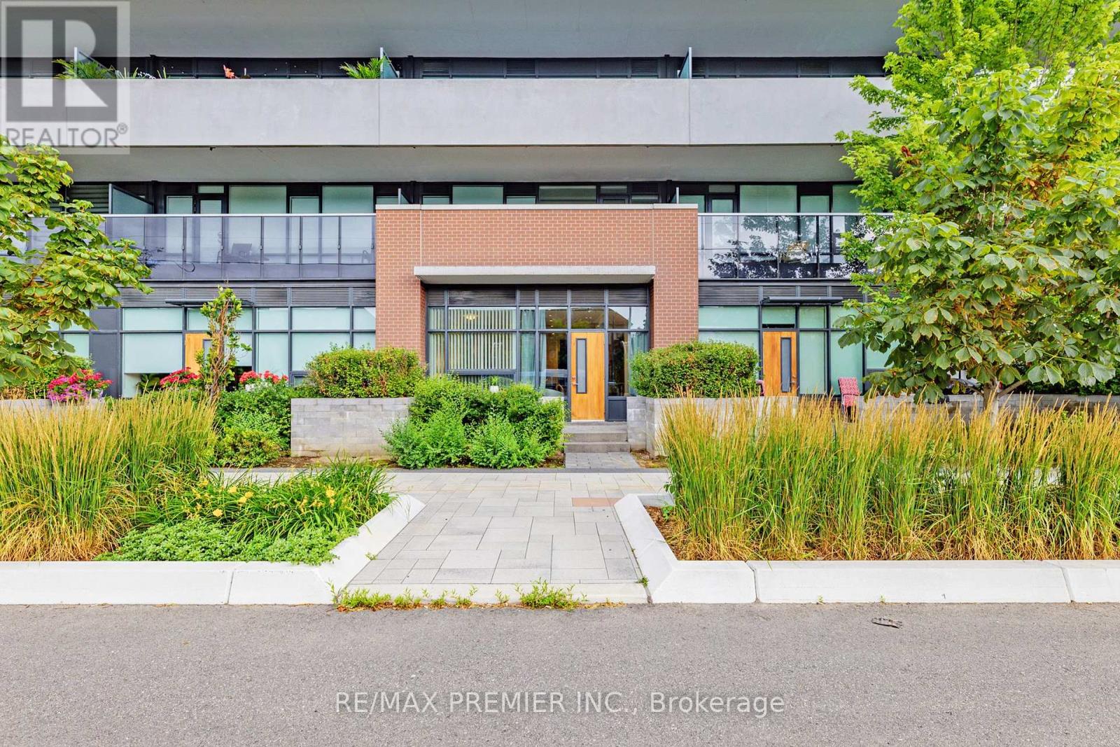 Photo 8 of 119 4800 Highway 7 Road, Vaughan ON